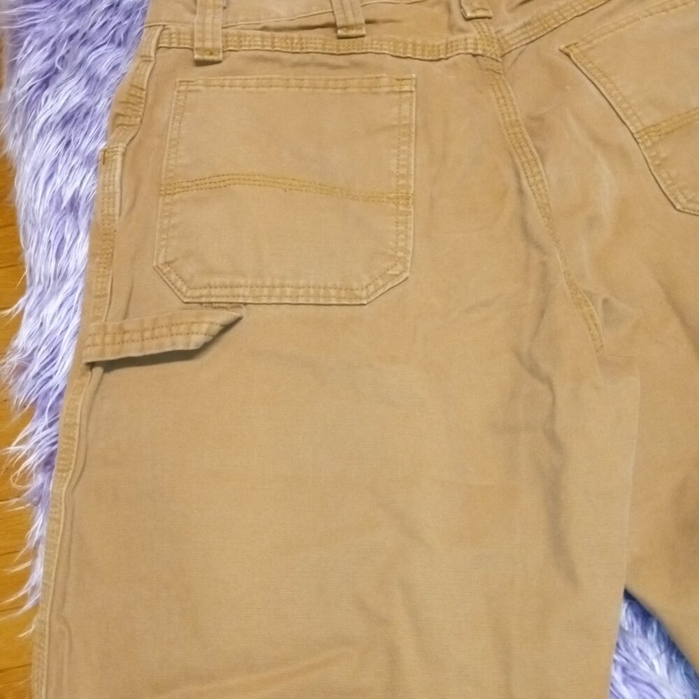 2 pair of men's shorts (wranglers) - Picture 10 of 13